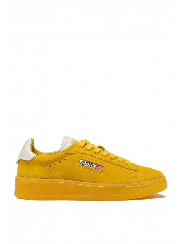 BASKETS DALLAS LOW WOM SUEDE JAUNE - AUTRY