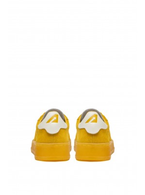 BASKETS DALLAS LOW WOM SUEDE JAUNE - AUTRY